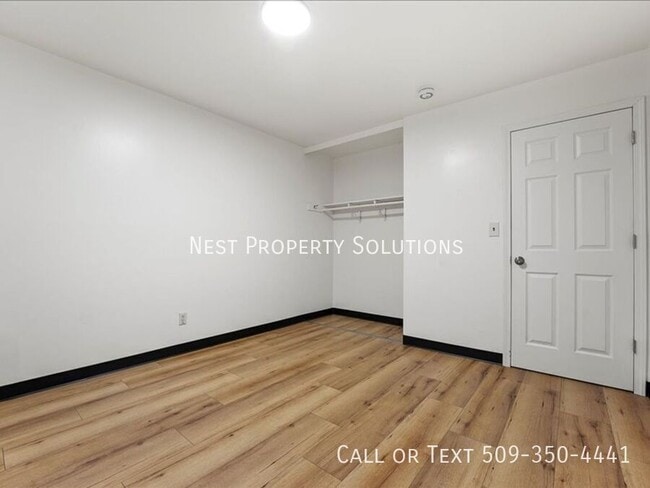Building Photo - 1213 Vandenburg Ave