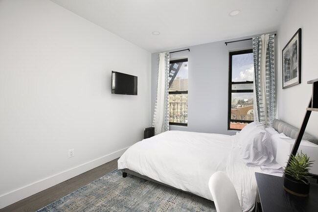 Building Photo - 200 W 145th St