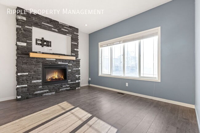 Photo du bâtiment - Modern 2 Beds, 3.5 Baths Duplex | 2 Dogs A...