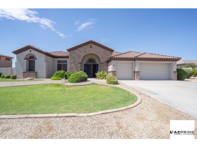 Building Photo - Experience Unparalleled Luxury in this Stunning 4/3 Fully-furnished Custom Home in Litchfield Park.