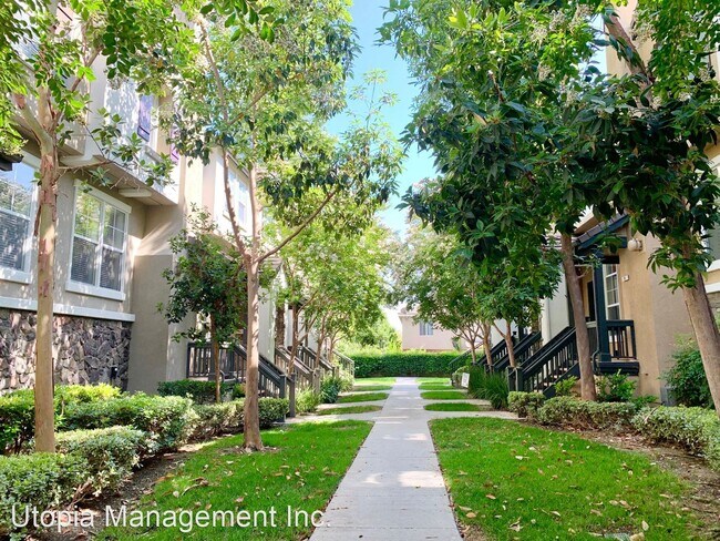 Building Photo - 2 br, 2.5 bath House - 9 Burlingame Lane