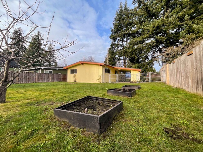 Building Photo - 2147 N 185th St