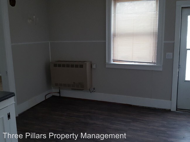 Building Photo - 401 N Broadway Ave