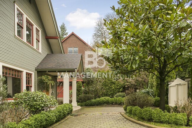 Building Photo - Stunning Historic Bungalow Just Minutes Fr...