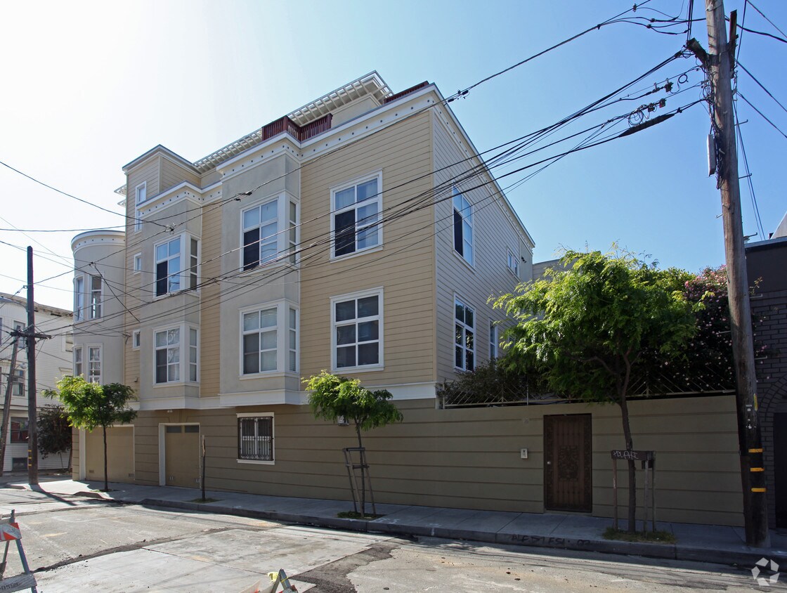 Building Photo - 85 Sycamore St