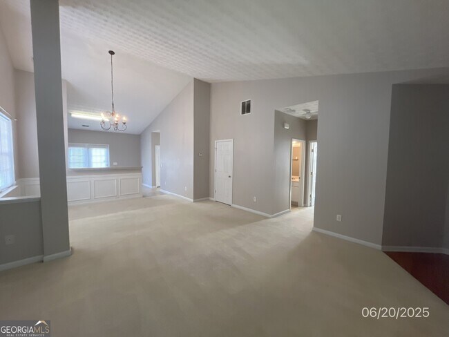 Building Photo - 1419 Wilshire Way