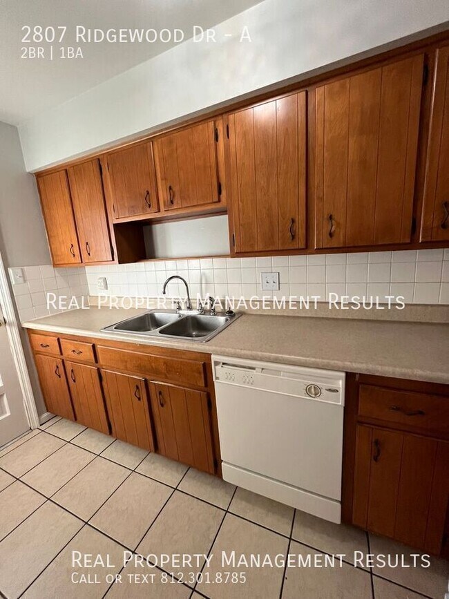 Building Photo - 2807 Ridgewood Dr