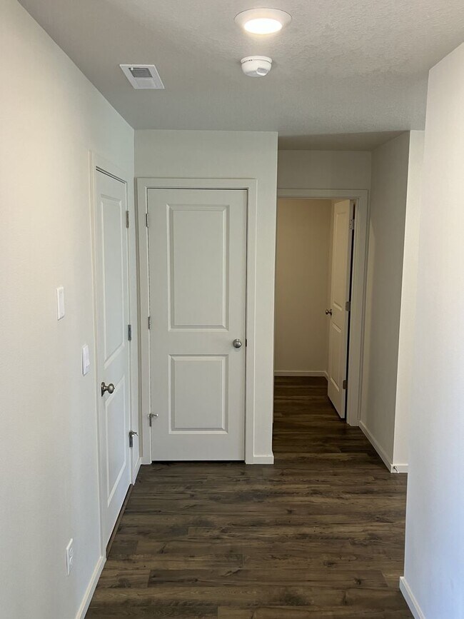 Foto del edificio - Brand New Three Bedroom Home in East Park Village!
