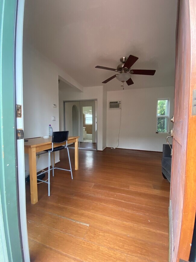 Foto del edificio - 6126 Romaine St