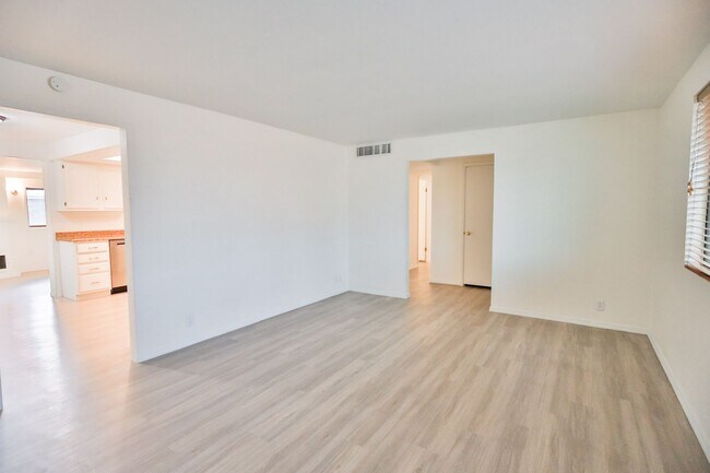 Foto del edificio - 4 Bedroom 2 Bathroom