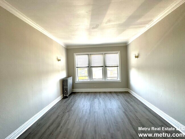 Foto del edificio - 3943 W Diversey Ave