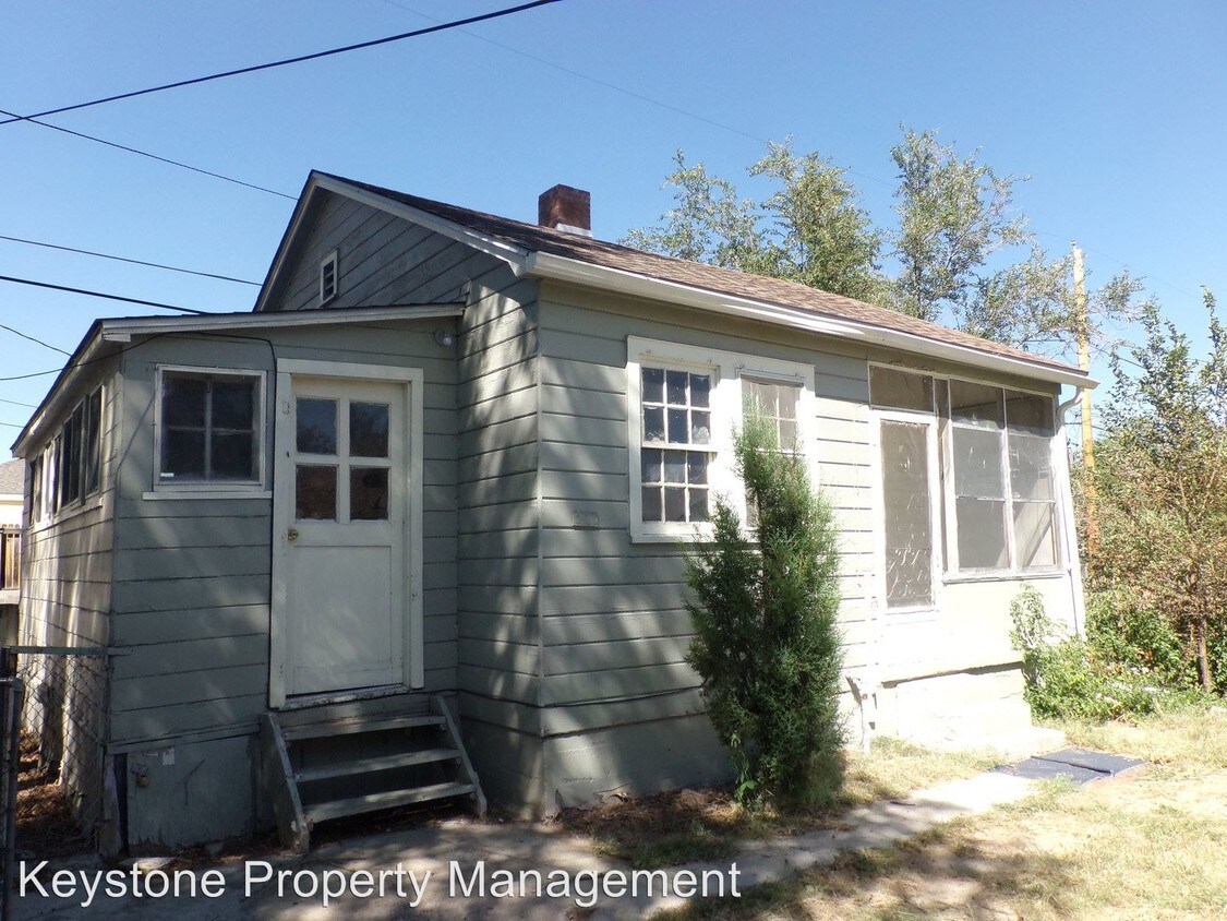 Primary Photo - 1 br, 1 bath Apartment - 1909 E. 10th St.