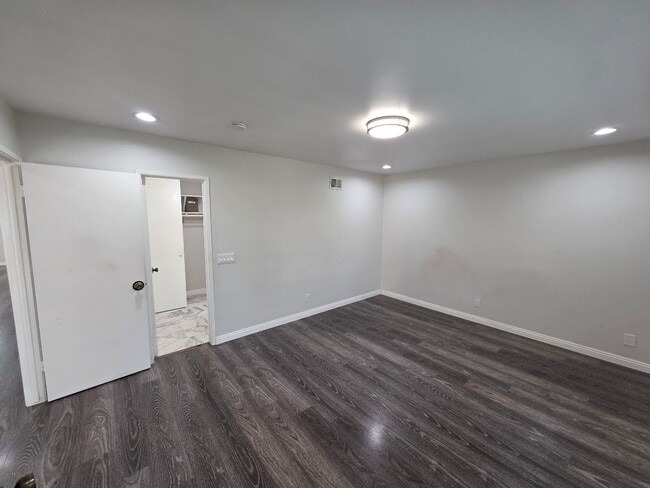 Foto del edificio - SPACIOUS 4BD/2BA WITH GARAGE, LAUNDRY AND ...