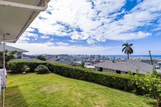 Building Photo - 1158 Alewa Dr