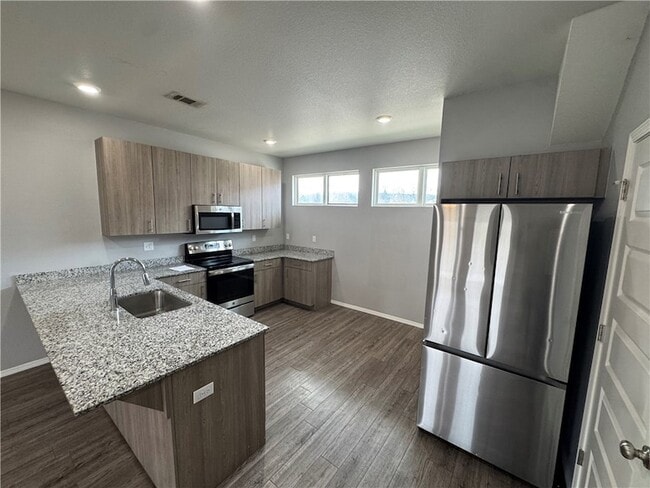 Foto del edificio - 1512 S Razorback Rd