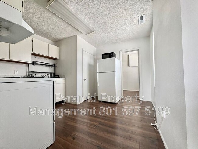 Building Photo - 513 E 700 S