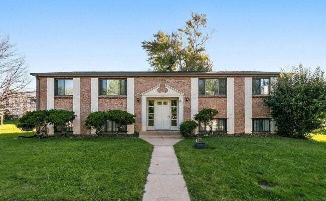 Building Photo - 1410 S Ash St