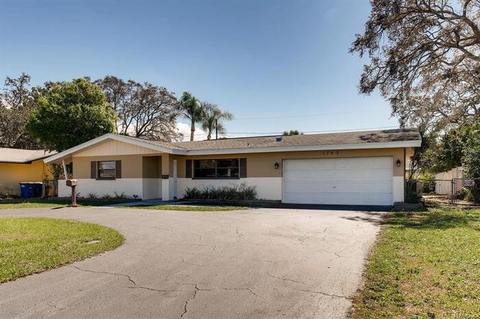 Foto principal - 1743 Sunset Point Road, Clearwater, FL, 33755