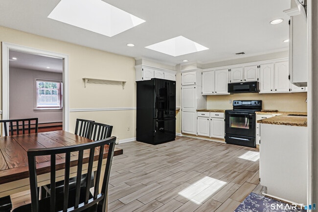 Building Photo - 8 Woodchuck Ct