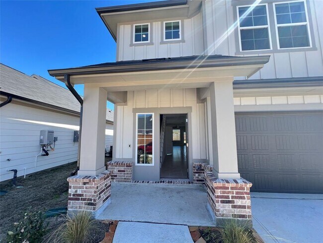 Building Photo - 7238 Clearwater Cv Dr