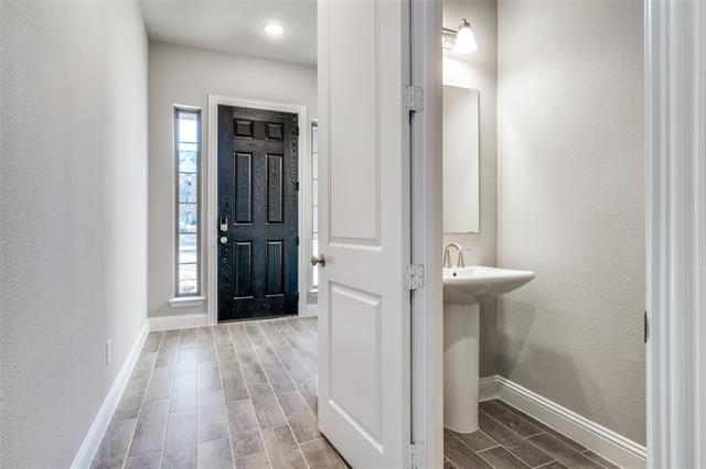 Building Photo - 2216 N Royal Cres Dr