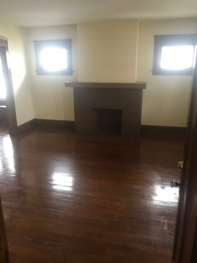 Building Photo - 1623 Waterbury Rd