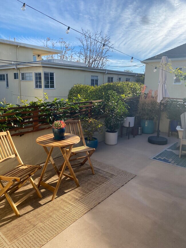 Foto del edificio - 449 San Vicente Blvd