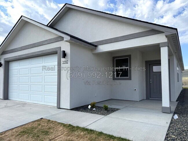 Building Photo - 3592 Stardust St