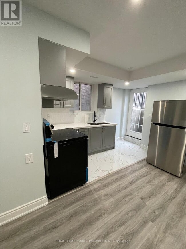 Photo du bâtiment - 306 Cedar Hedge Rd