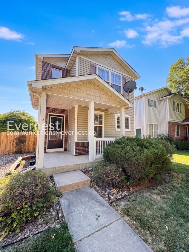 PROMO: Get 1 Month FREE when you sign a 2-Year Lease!/3 bed/2 bath Spacious Home with Modern Amen... - PROMO: Get 1 Month FREE when you sign a 2-Year Lease!/3 bed/2 bath Spacious Home with Modern Amen...