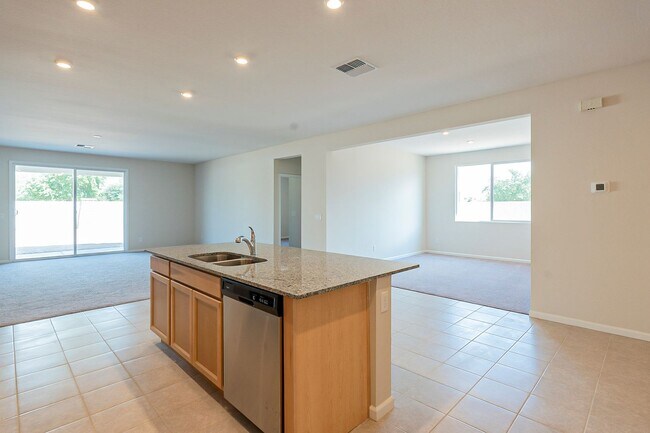 Foto del edificio - Beautiful New Spacious Home Includes 3 car...