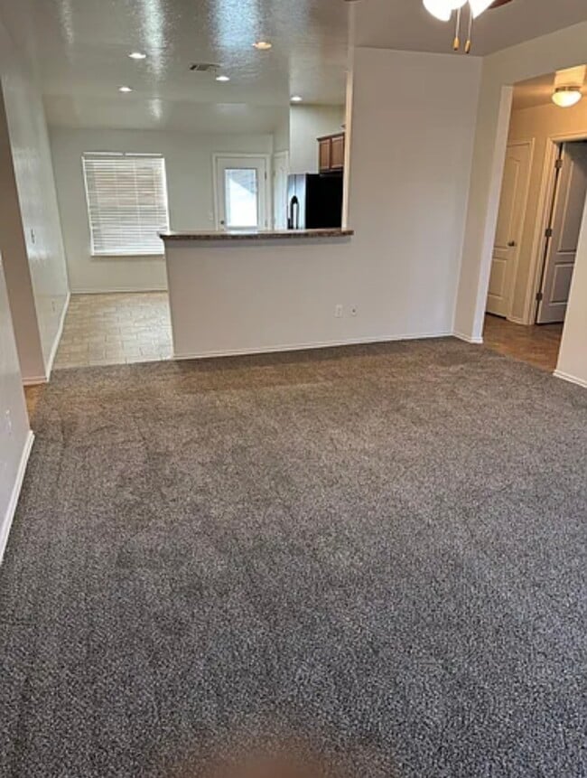 Foto del edificio - 9609 Kylie Dr