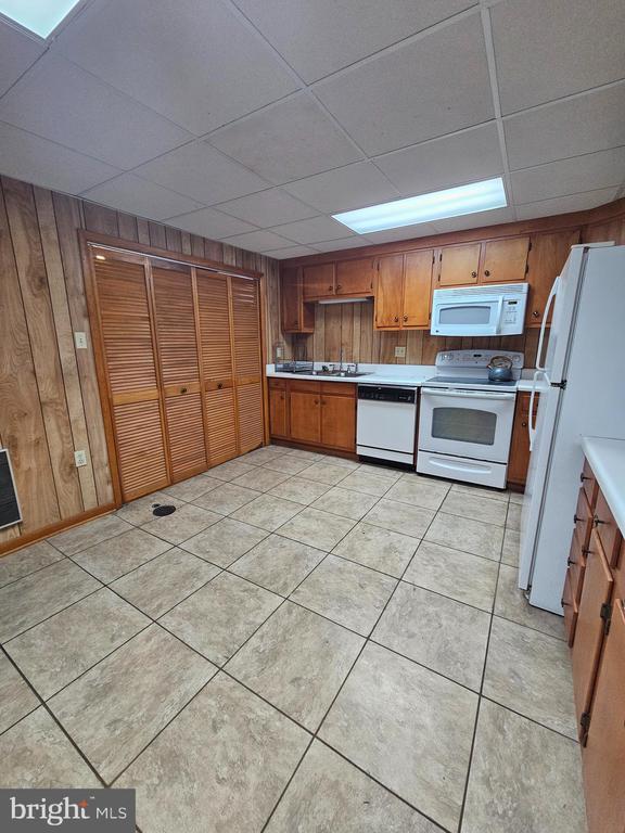 Building Photo - 615 Villa Ave