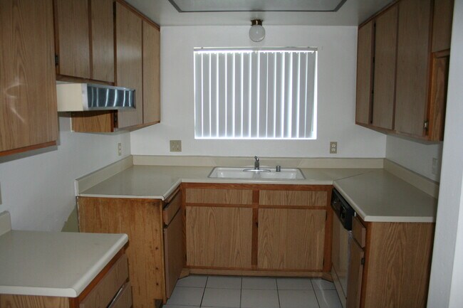 Foto del edificio - 3633 W Ball Rd