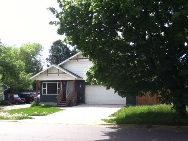 Foto del edificio - 4 Bedroom 2 Bathroom House - Close to MSU Campus