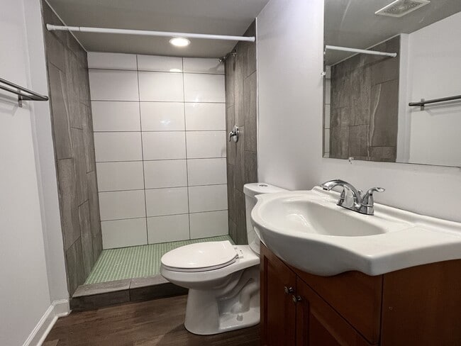 Building Photo - 3053 N Haussen Ct