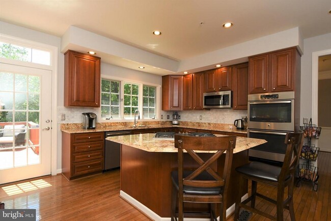 Building Photo - 2144 Tysons Executive Ct
