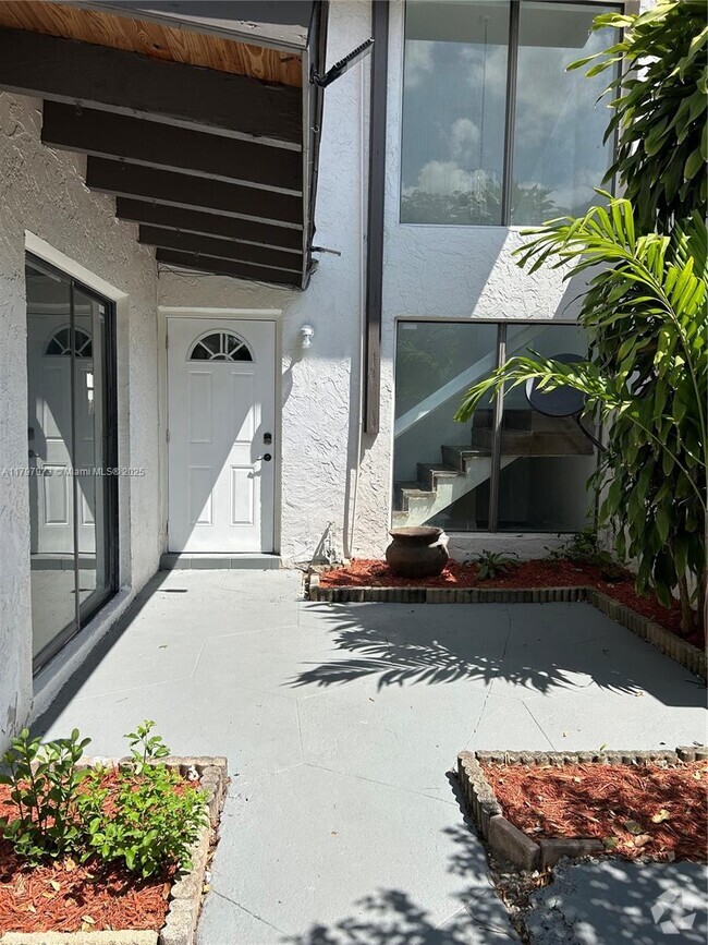Building Photo - 11005 SW 70th Terrace
