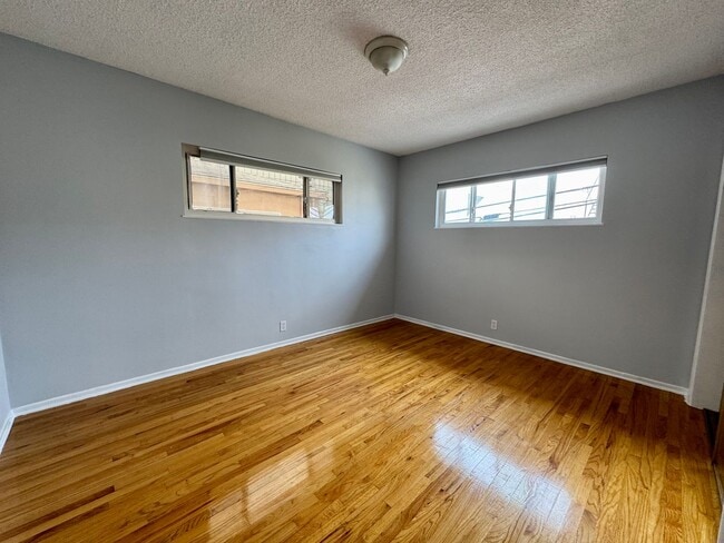 Building Photo - Great Santa Monica Location! Walking Dista...