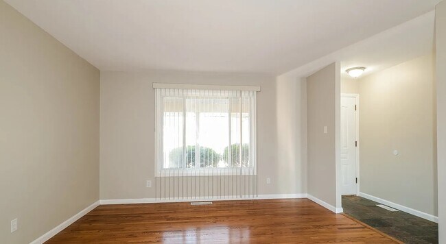 Foto del edificio - 5801 Sir Edward Ct