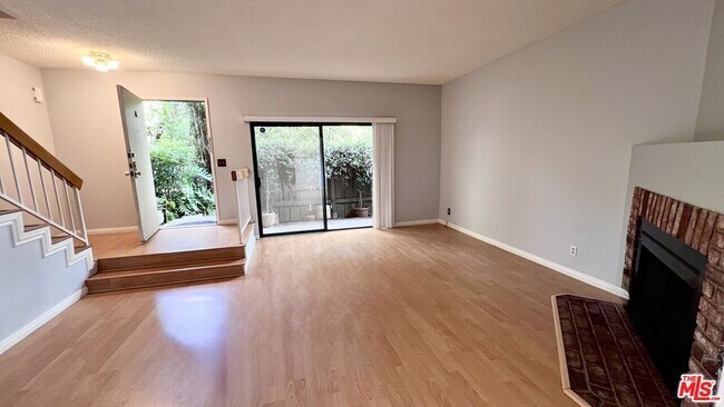 Foto del edificio - 15061 Sherman Way