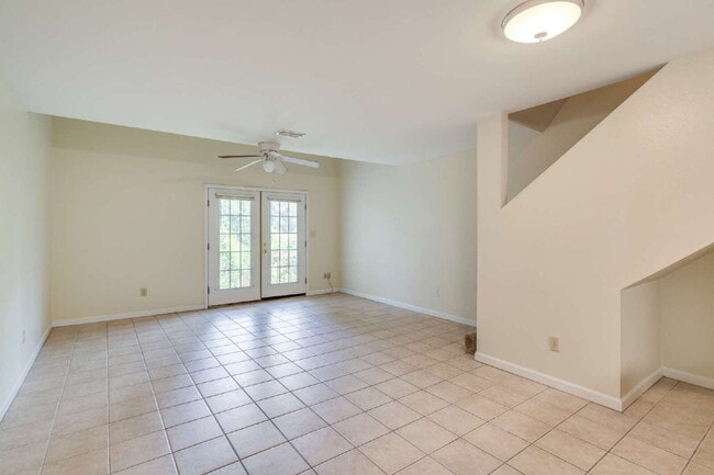Building Photo - 1 bedroom and 1 bathroom in a 3x3 duplex STEPS AWAY FROM CAMPUS