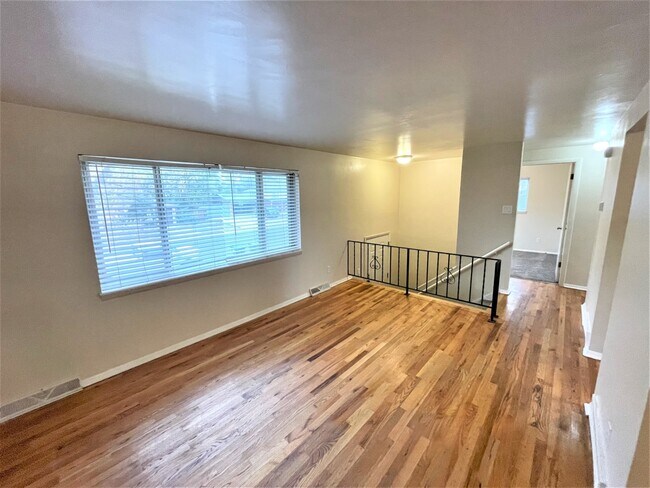 Foto del edificio - 9618 Lou Dr