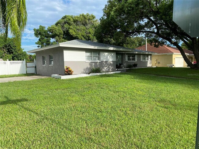 Building Photo - 458 Woodland Dr