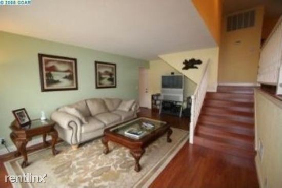 Building Photo - 9885 Broadmoor Dr