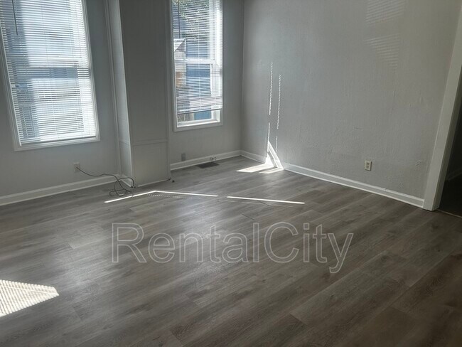 Building Photo - 407 Burkett St