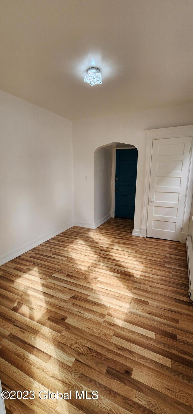 438 N Brandywine Ave Unit 1L, Schenectady, NY 12308 Room for Rent in