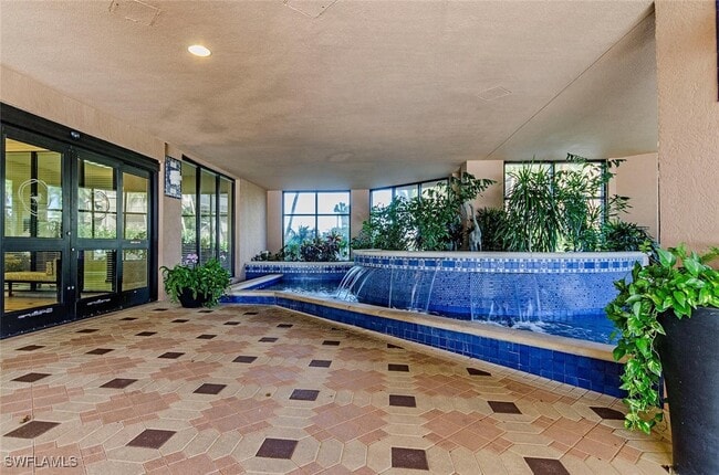 Foto del edificio - 850 S Collier Blvd