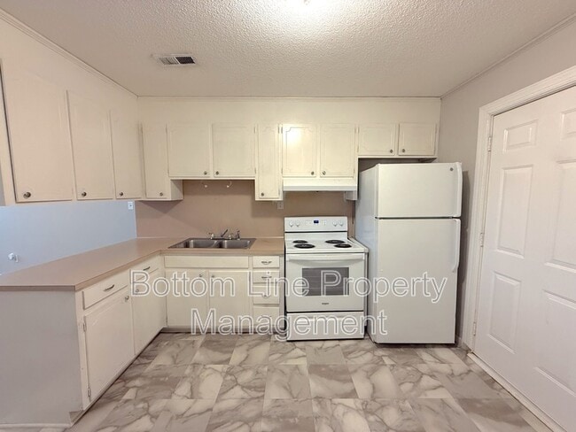 Building Photo - 2132 Brookneal Dr