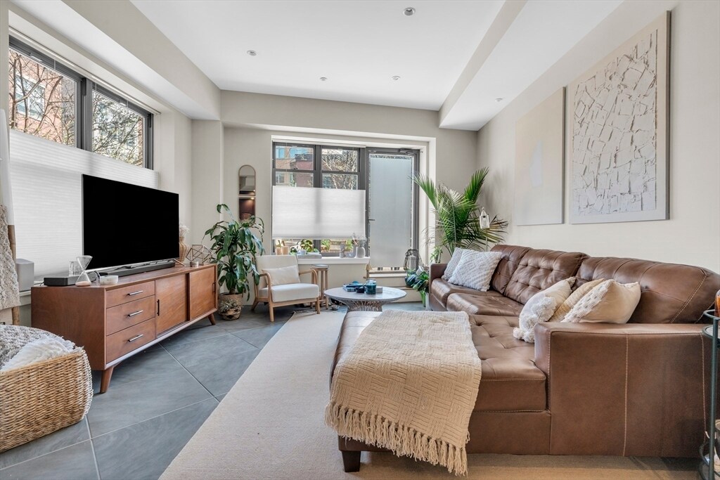 Foto principal - 1166 Washington St